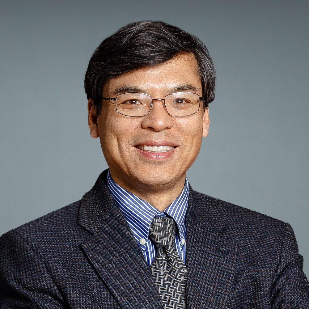 Zujun Li,MD. Medical Oncology